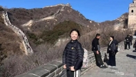 大学生长城哽咽诵诗何以动人？